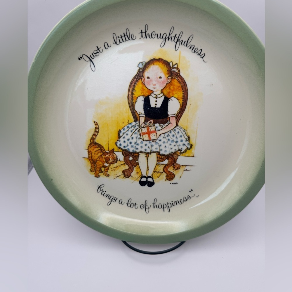VTG HOLLY HOBBIE COLLECTORS EDITION 10.5" "JUST A LITTLE THOUGHTFULNESS" PLATE